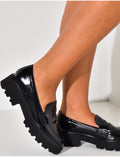 Mocassins vernis à semelles épaisses