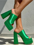 Mules compensées en satin