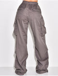 Pantalon parachute à poches cargo