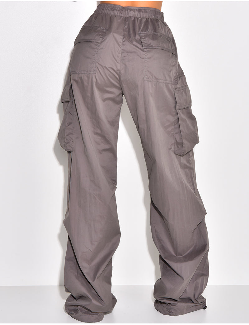 Pantalon parachute à poches cargo