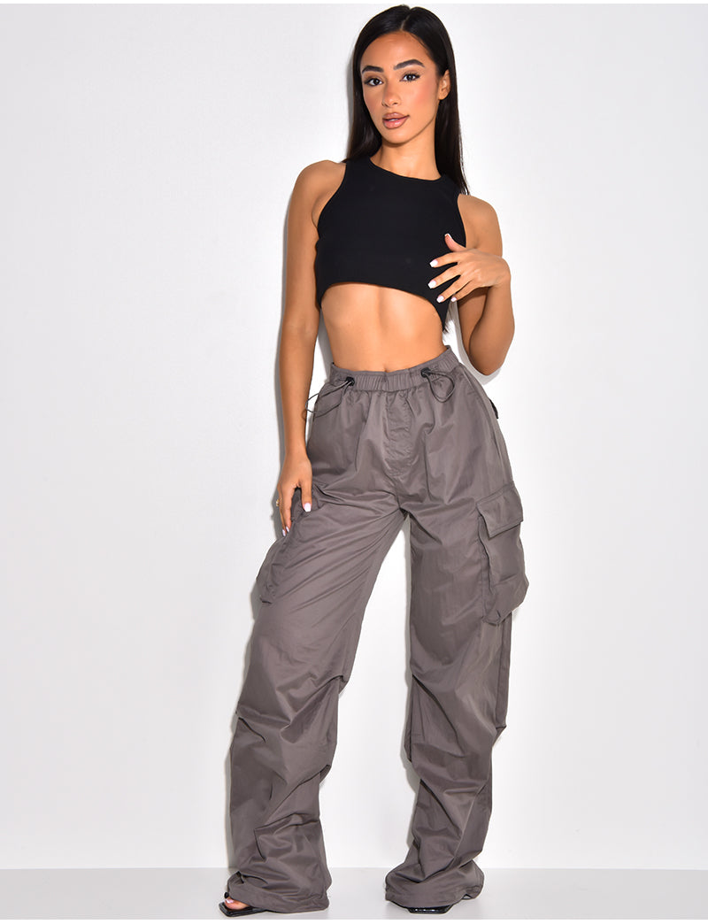 Pantalon parachute à poches cargo