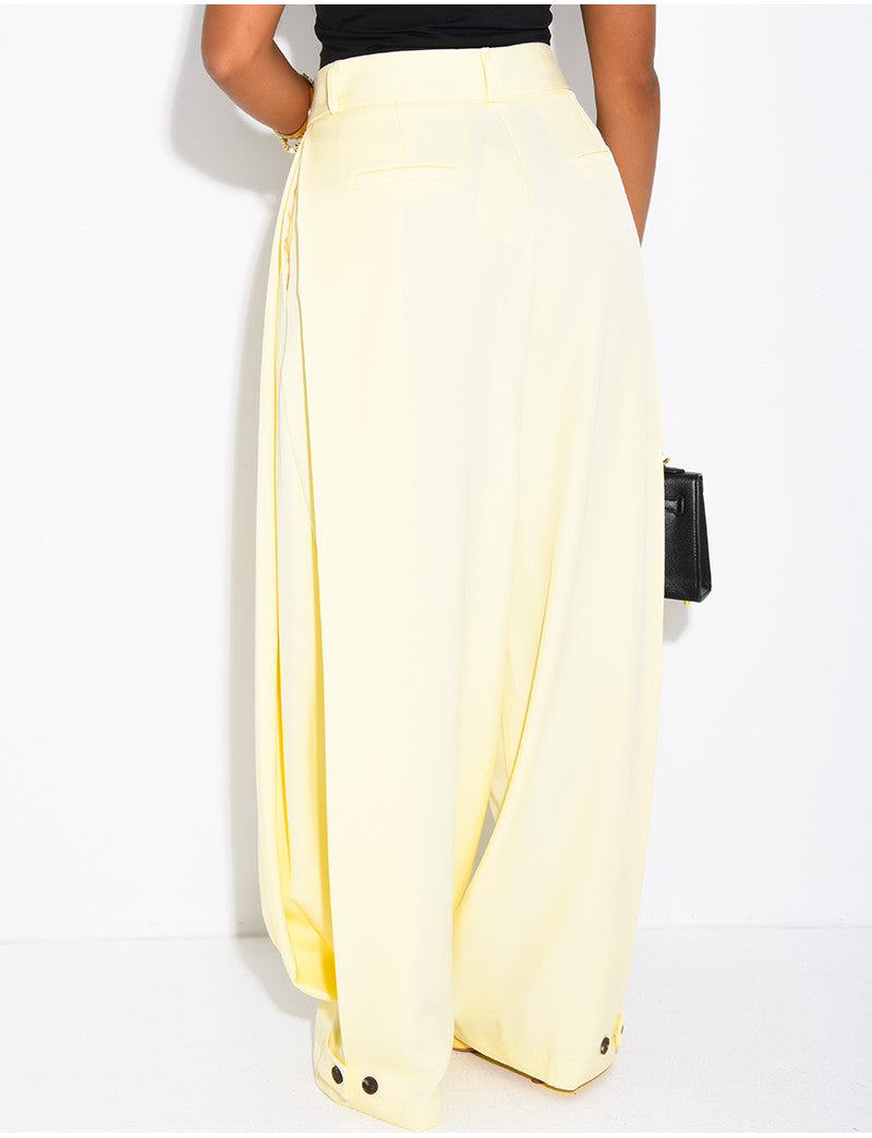 Pantalon de tailleur bouffant à boutons aux chevilles