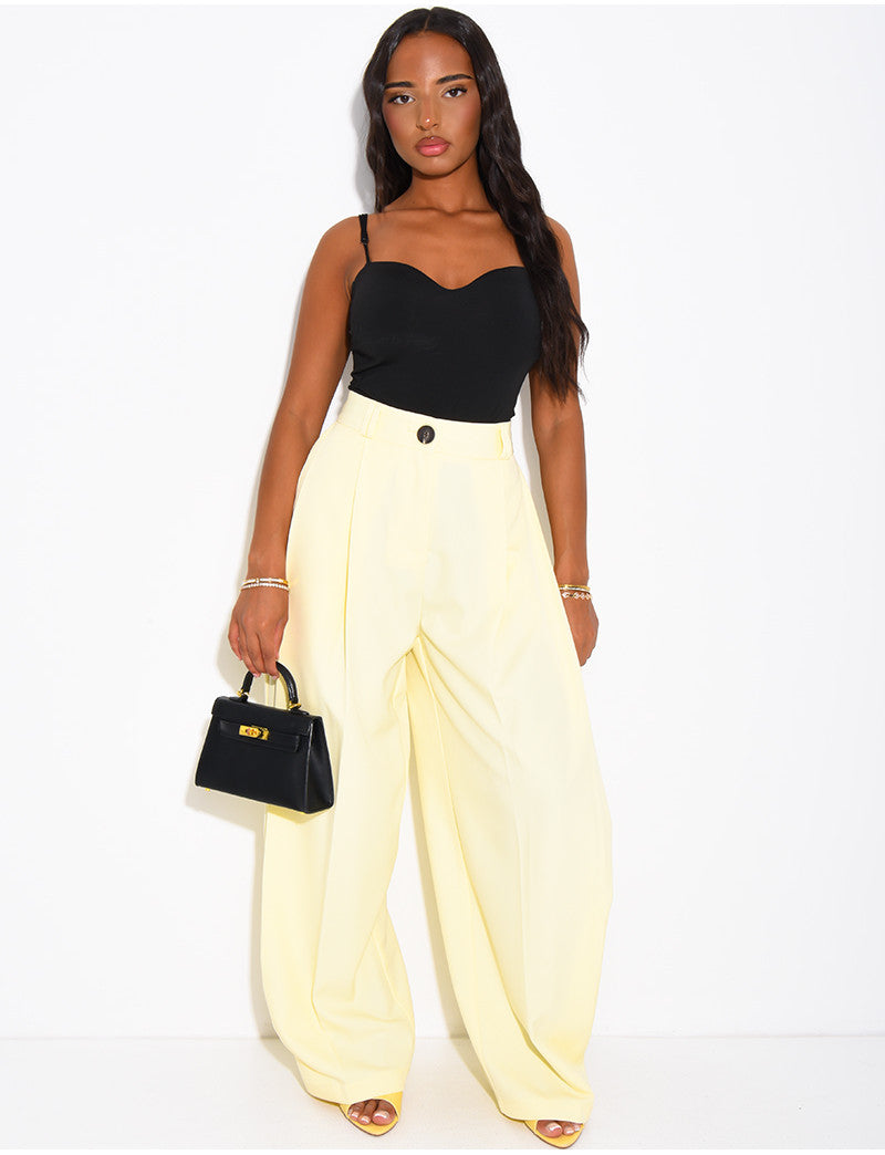 Pantalon de tailleur bouffant à boutons aux chevilles
