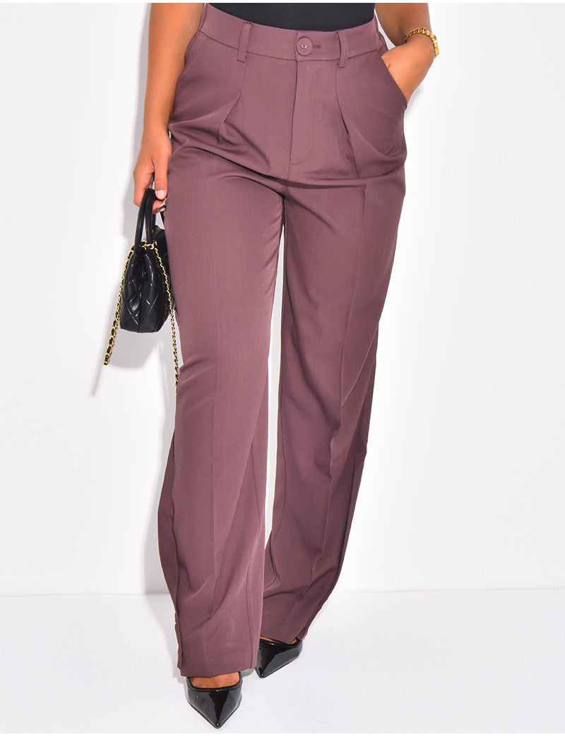 Pantalon de tailleur à boutons aux chevilles