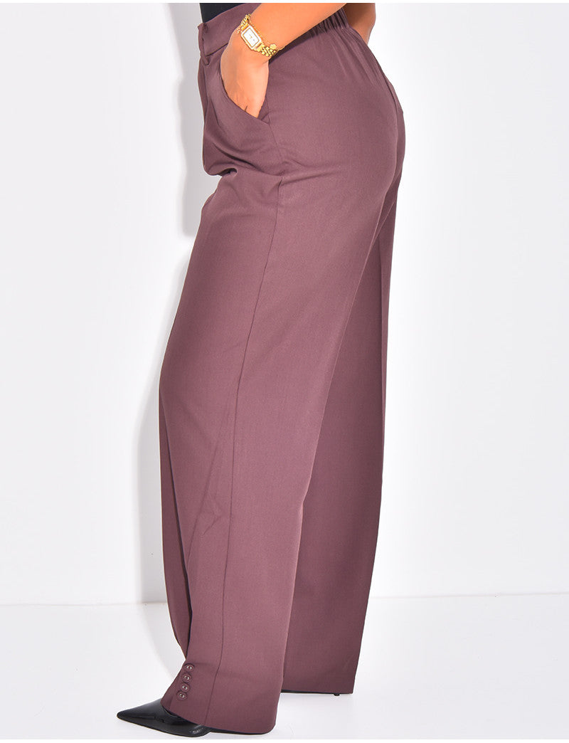 Pantalon de tailleur à boutons aux chevilles