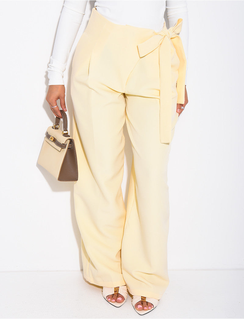 Pantalon de tailleur coupe droite à nouer à la taille