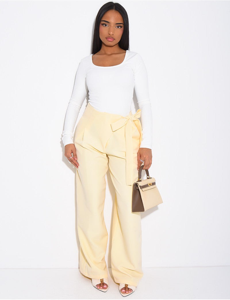 Pantalon de tailleur coupe droite à nouer à la taille