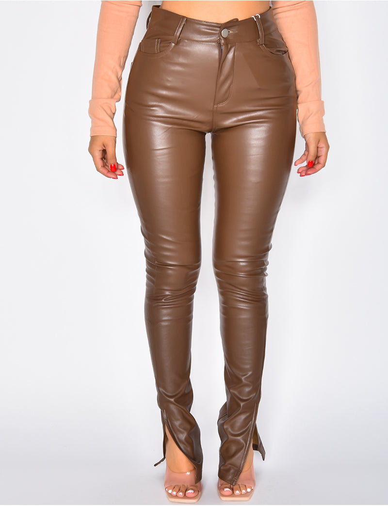 Pantalon en simili à fente