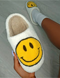 Pantoufles avec smiley imprimé blanches