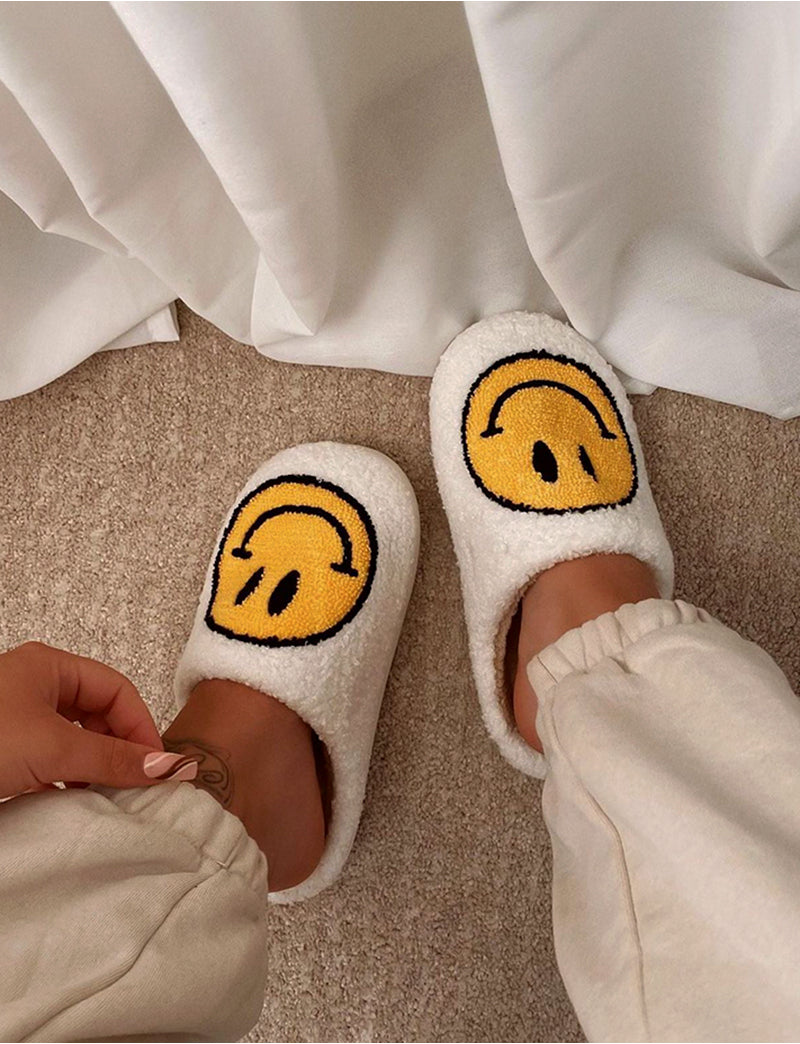 Pantoufles avec smiley imprimé blanches