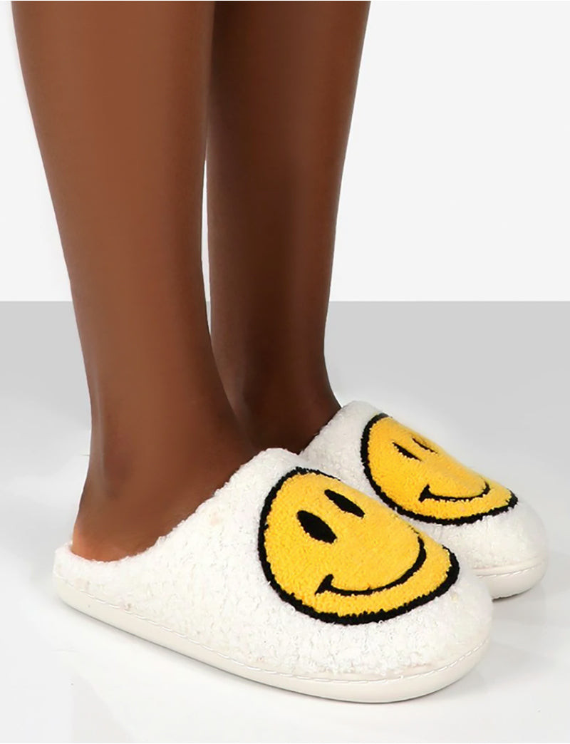 Pantoufles avec smiley imprimé blanches