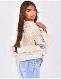 Pull en crochet à motifs