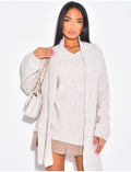Pull en laine col v assorti d'une écharpe