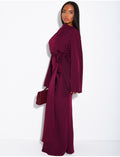Longue robe en satin premium à nouer à la taille
