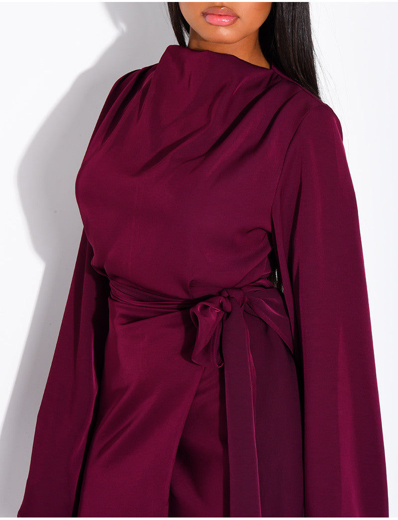 Longue robe en satin premium à nouer à la taille