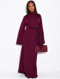Longue robe en satin premium à nouer à la taille