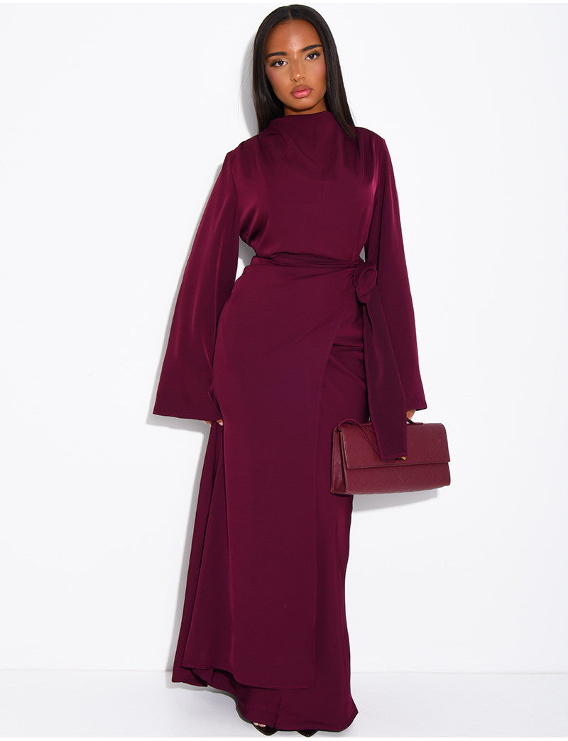 Longue robe en satin premium à nouer à la taille