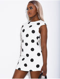 Robe courte à pois sans manche