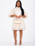 Robe courte en voile brodé & manches bouffantes