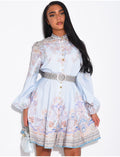 Robe courte à motifs et boutons
