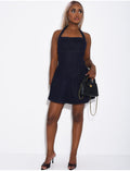Robe courte en jeans évasée sur le bas
