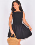 Robe courte sans manches évasée