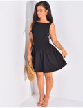 Robe courte sans manches évasée