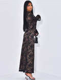 Robe longue en dentelle à manches évasées