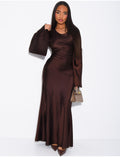 Robe longue en satin à nouer dans le dos manches évasées
