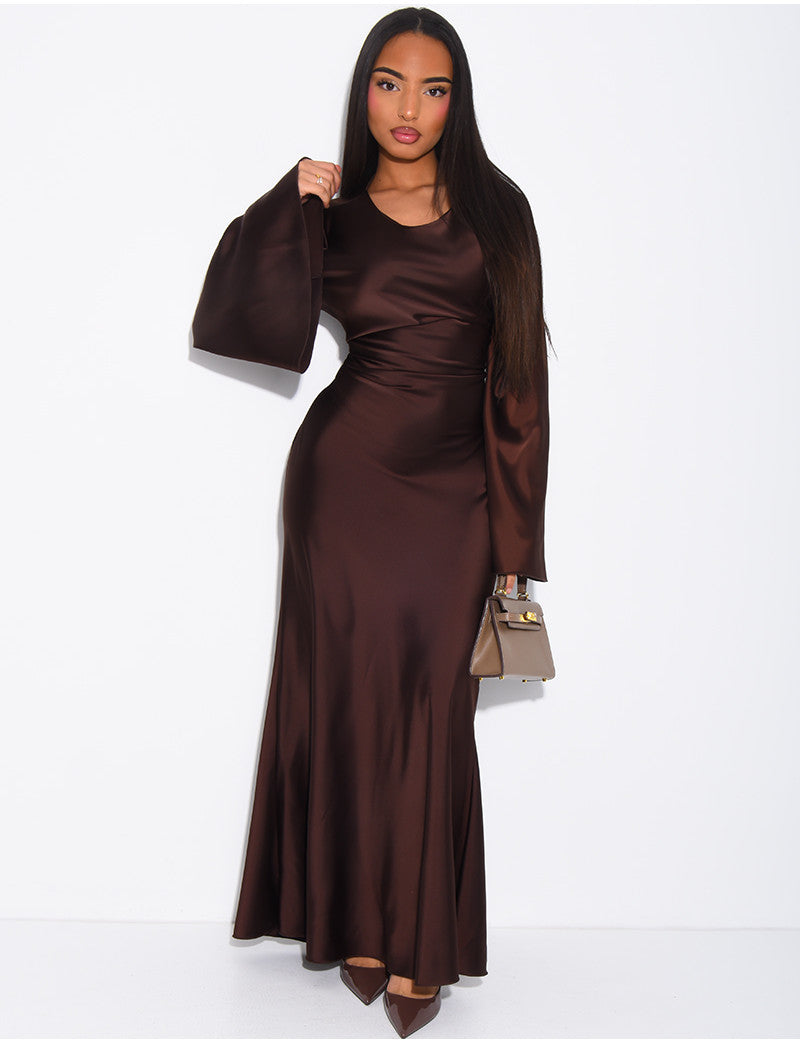 Robe longue en satin à nouer dans le dos manches évasées