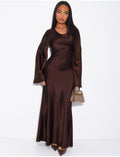 Robe longue en satin à nouer dans le dos manches évasées