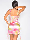 Robe en satin à nouer