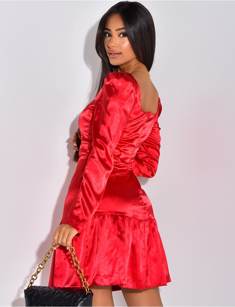 Robe en satin à boutons