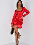 Robe en satin à boutons