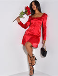 Robe en satin à boutons