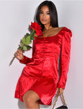 Robe en satin à boutons