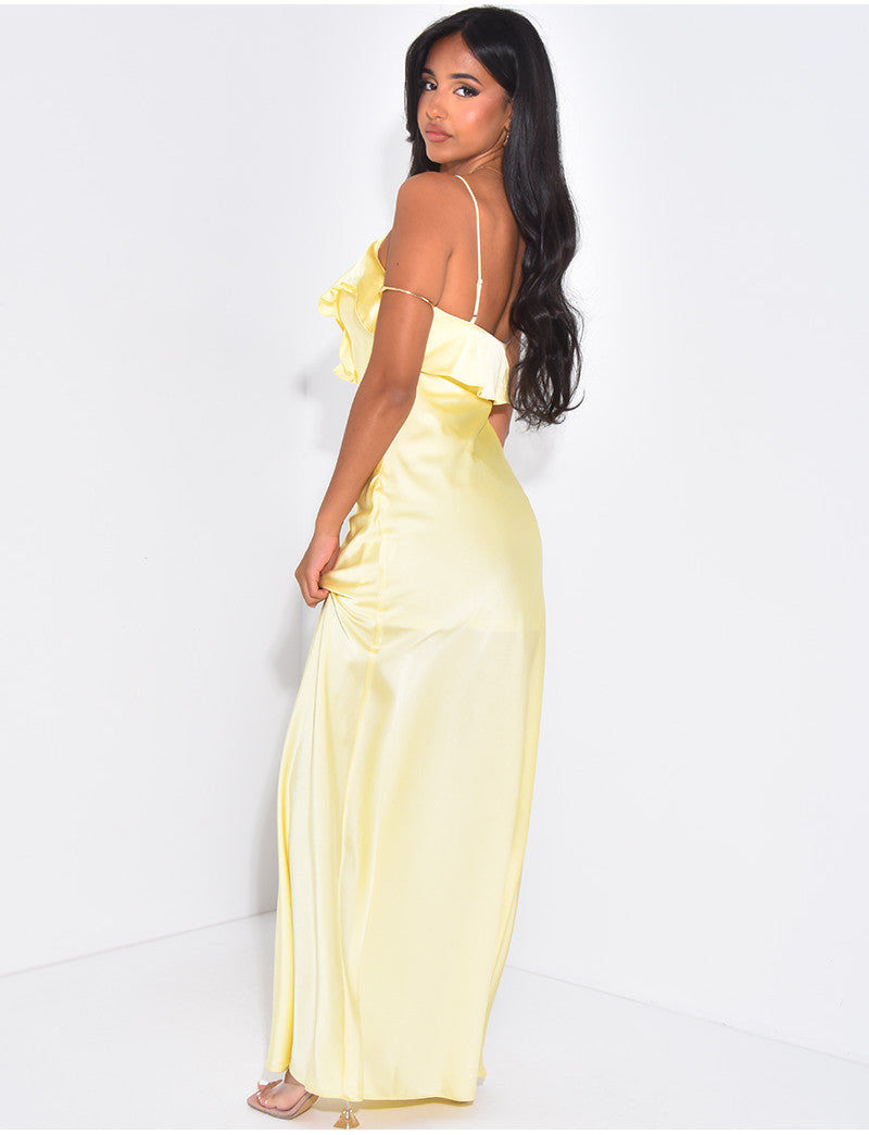 Longue robe en satin à empiècement fleur et volants