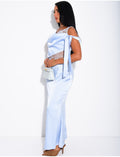 Robe longue en satin à doublure en dentelle