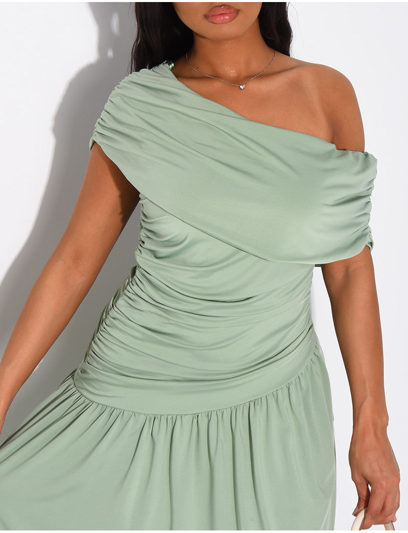 Robe drapée fluide col bateau asymétrique