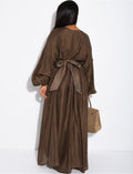 Robe longue en tissu fluide boutonnée à nouer dans le dos