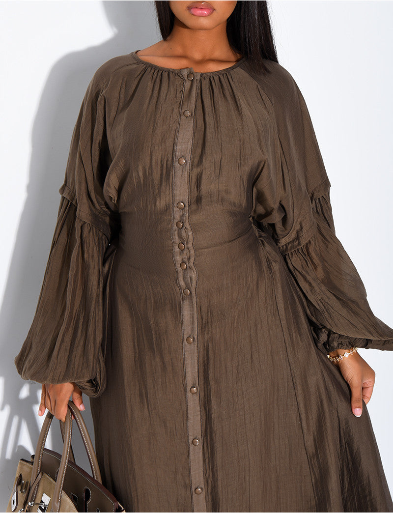 Robe longue en tissu fluide boutonnée à nouer dans le dos