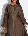 Robe longue en tissu fluide boutonnée à nouer dans le dos