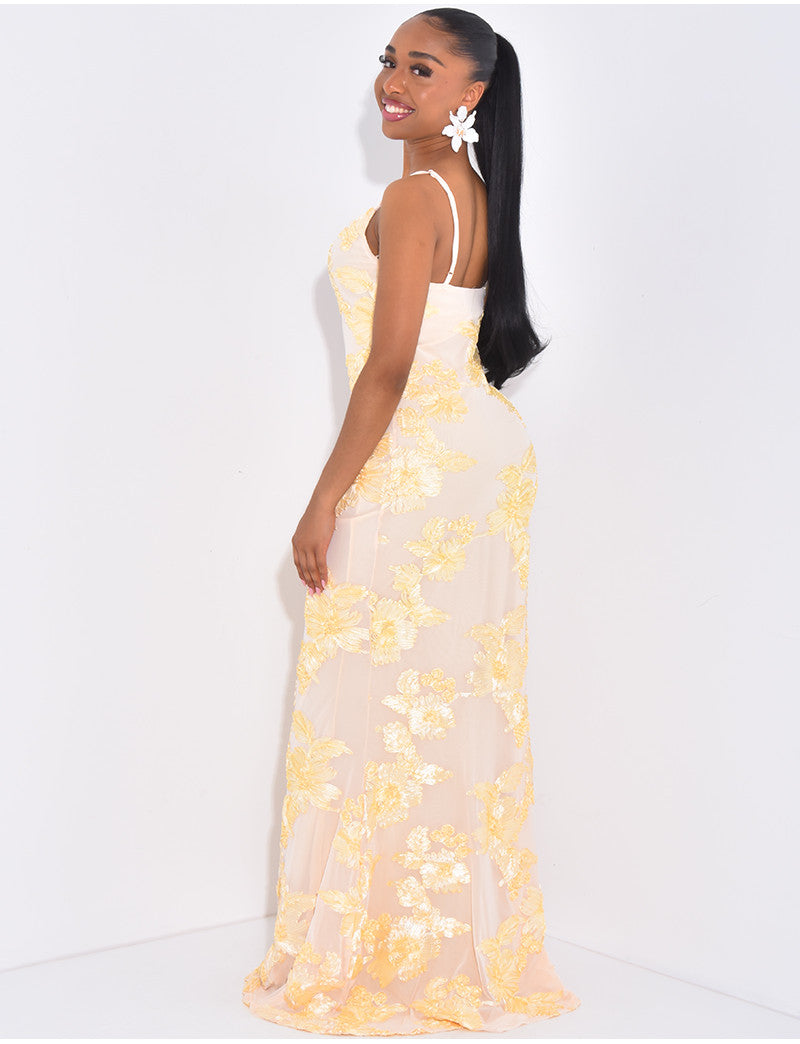 Robe longue à fleurs brodées & fines bretelles