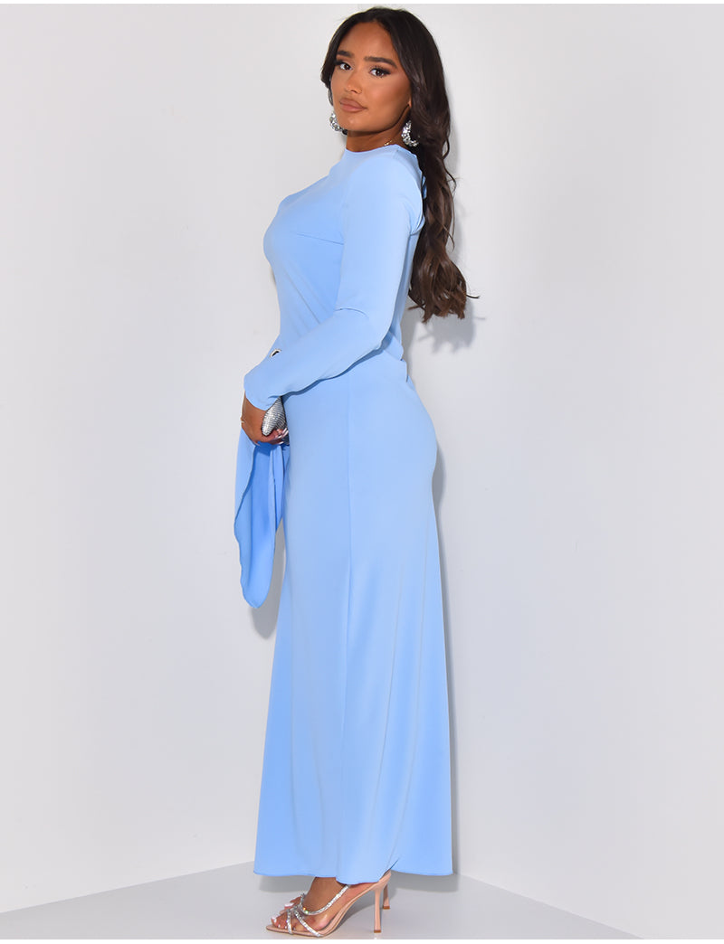 Robe longue près du corps à col ornée d'un foulard