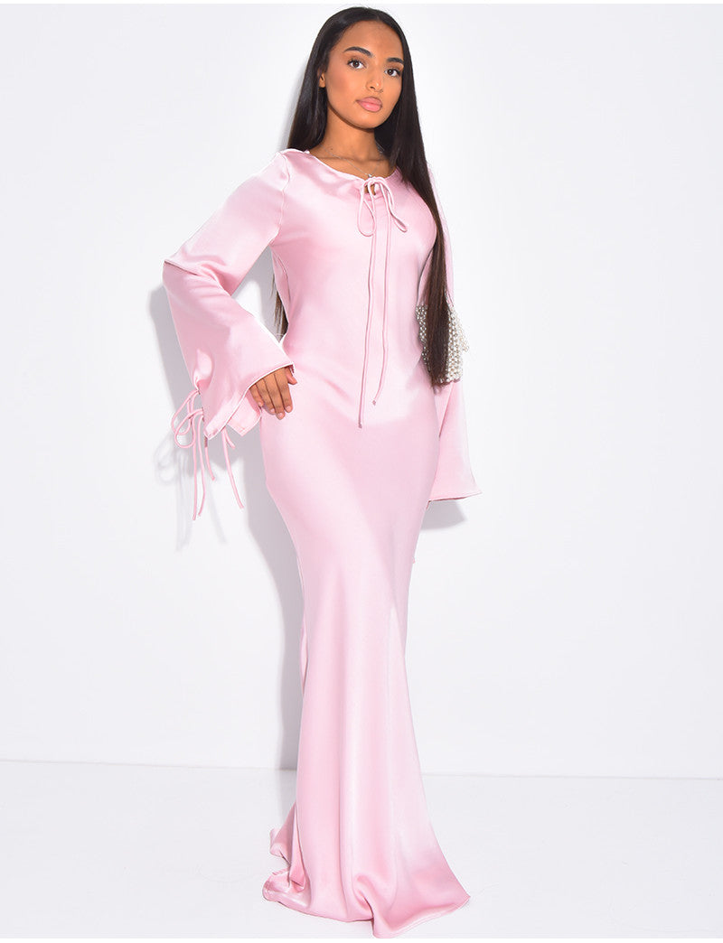 Robe très longue en satin premium à nouer
