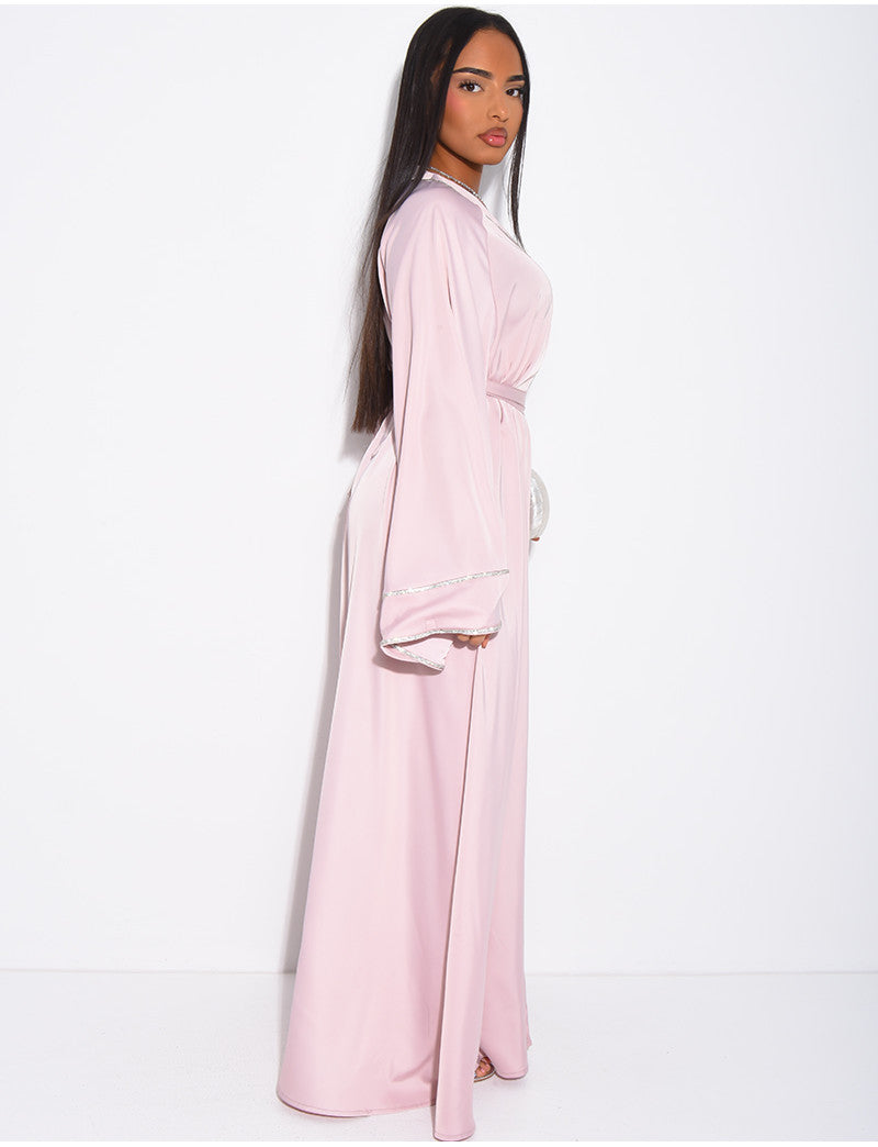 Abaya en satin à bordures en strass