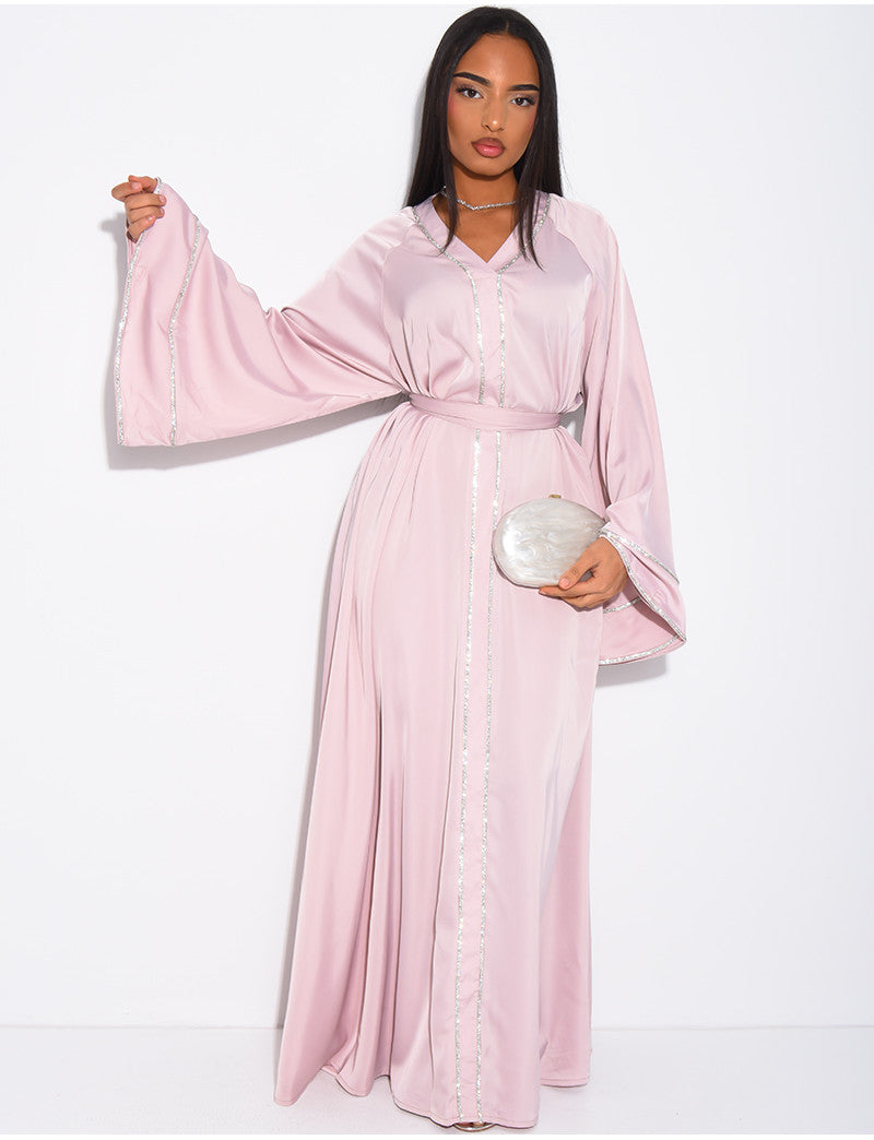 Abaya en satin à bordures en strass
