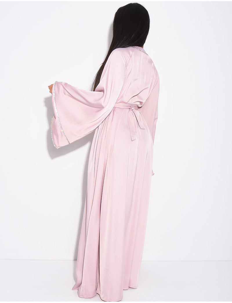 Abaya en satin à bordures en strass
