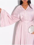 Abaya en satin à bordures en strass
