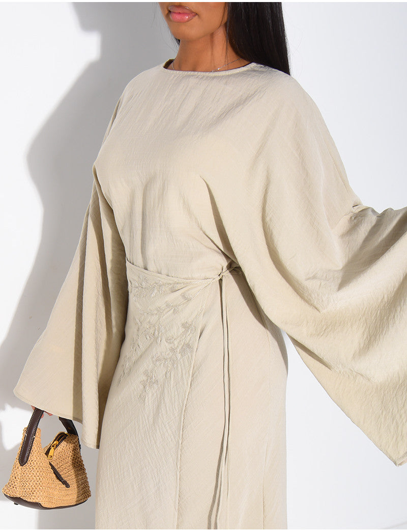 Robe longue à tablier avec fleurs brodées